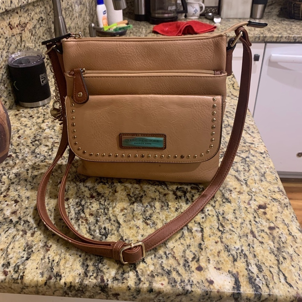 GUC Marc New York Crossbody 10X10 - Picture 1 of 11